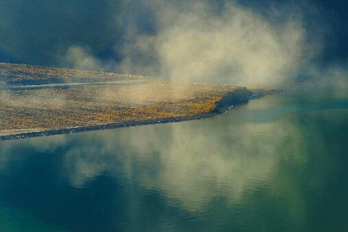 西藏这个地方虽自然环境恶劣，但极致的风光却几乎广为人知