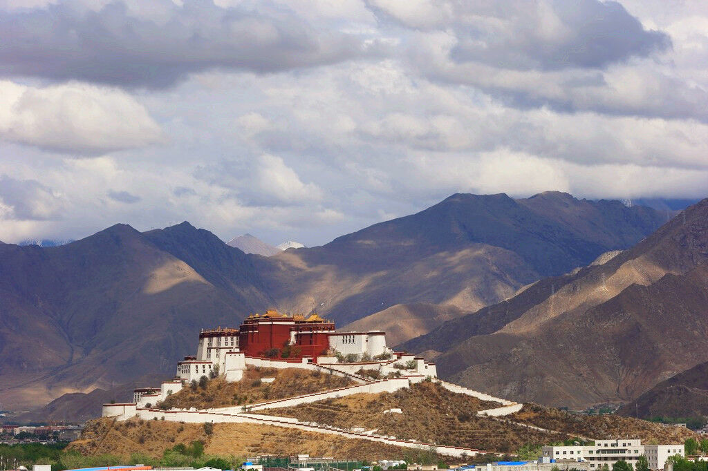 西藏这座拥有上千年历史的宫殿，藏着一处“深不可测”的景观