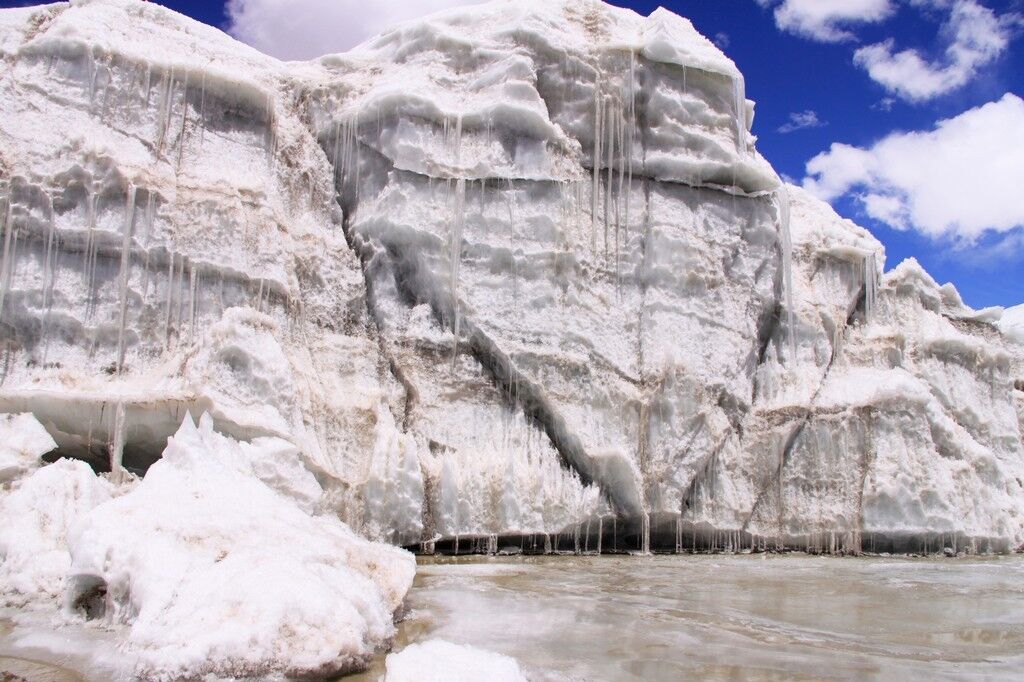 除南北极外最大的冰川，与湖泊、沙漠连成一体形成罕见奇观！