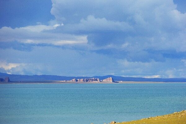 西藏有些人迹罕至的湖泊，不但景美且还免费