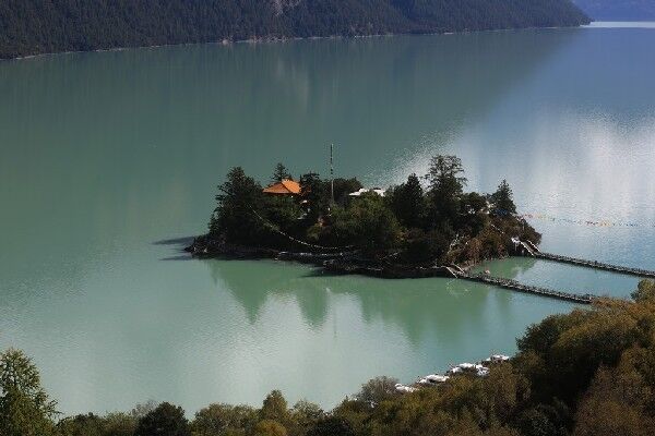 西藏保护完整的古村落，鲜少人知，隐于山谷之中