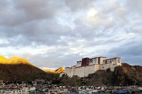 作为西藏的古建筑，这座被称为“小布达拉宫”的建筑却鲜少人知