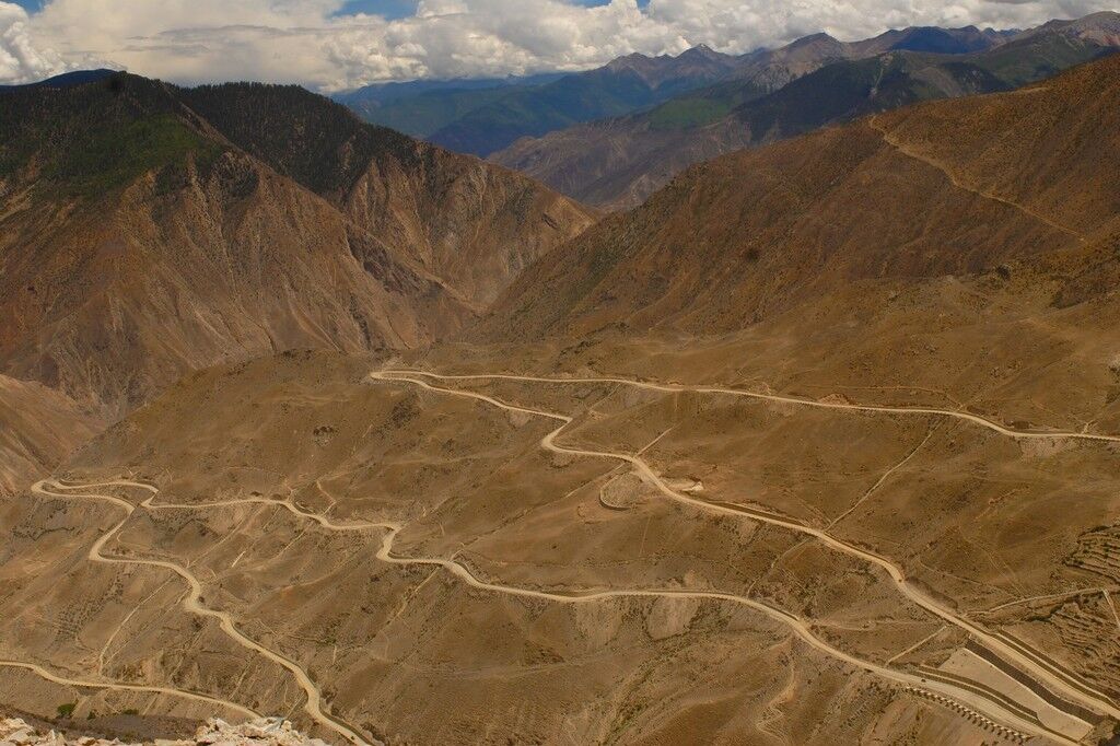 川藏线最危险的地方，每一个路过的朋友都被它的美景与险境所折服