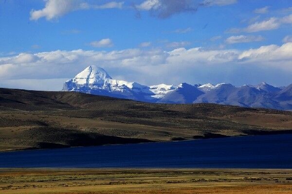 中国这个城镇虽不大，但浓缩了整个西藏，还具有“国际性”色彩