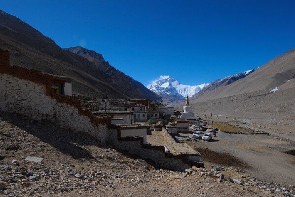 登顶珠峰成为有钱人的“信仰”，报价高达45万多元