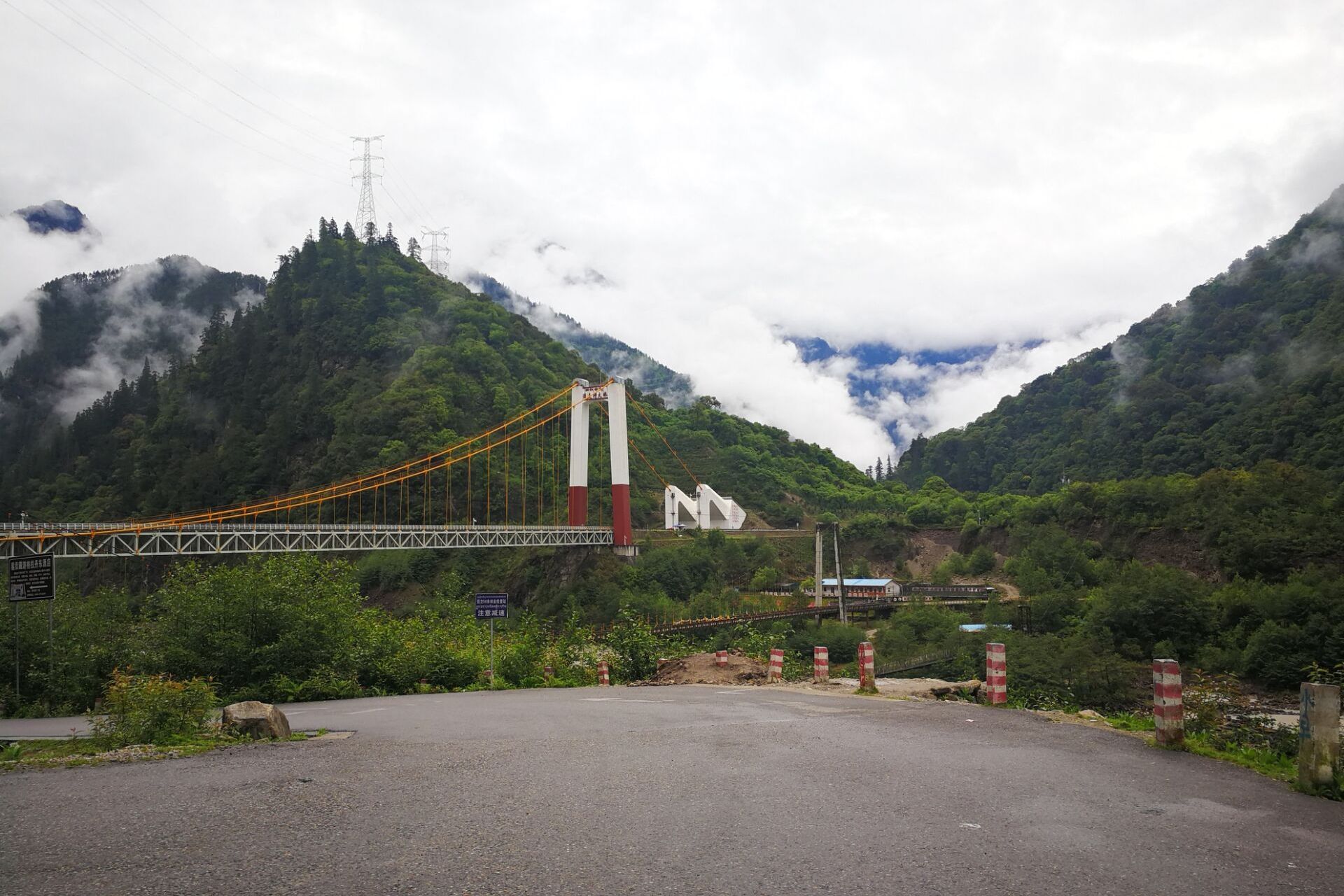 13天重建一座桥，它是川藏线的网红打卡地