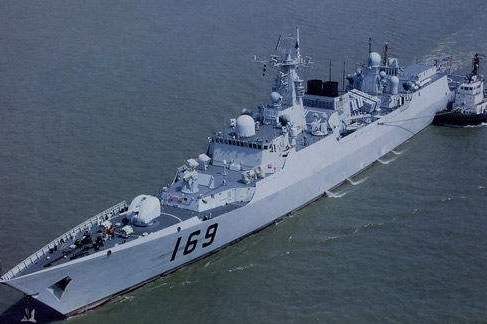 中俄与伊朗演习开始，052D舰表现令人刮目相看，美：这是真正对手