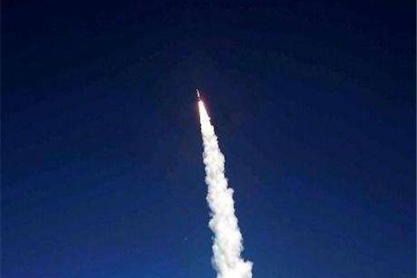 钱学森40年前预言终于成真！有了这项武器，全球反导系统都失效