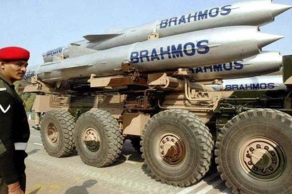 500亿天价军火订单诞生！破世界纪录，俄军火商做梦都笑醒