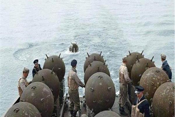 4万吨巨舰折成两段，360吨炮塔上天！1121名水兵丧生