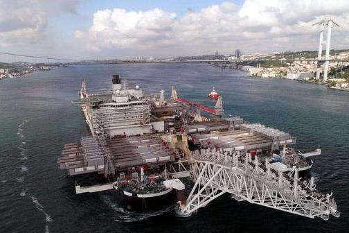 比辽宁舰大20倍，邻国造出海上巨无霸，可容纳300架战机