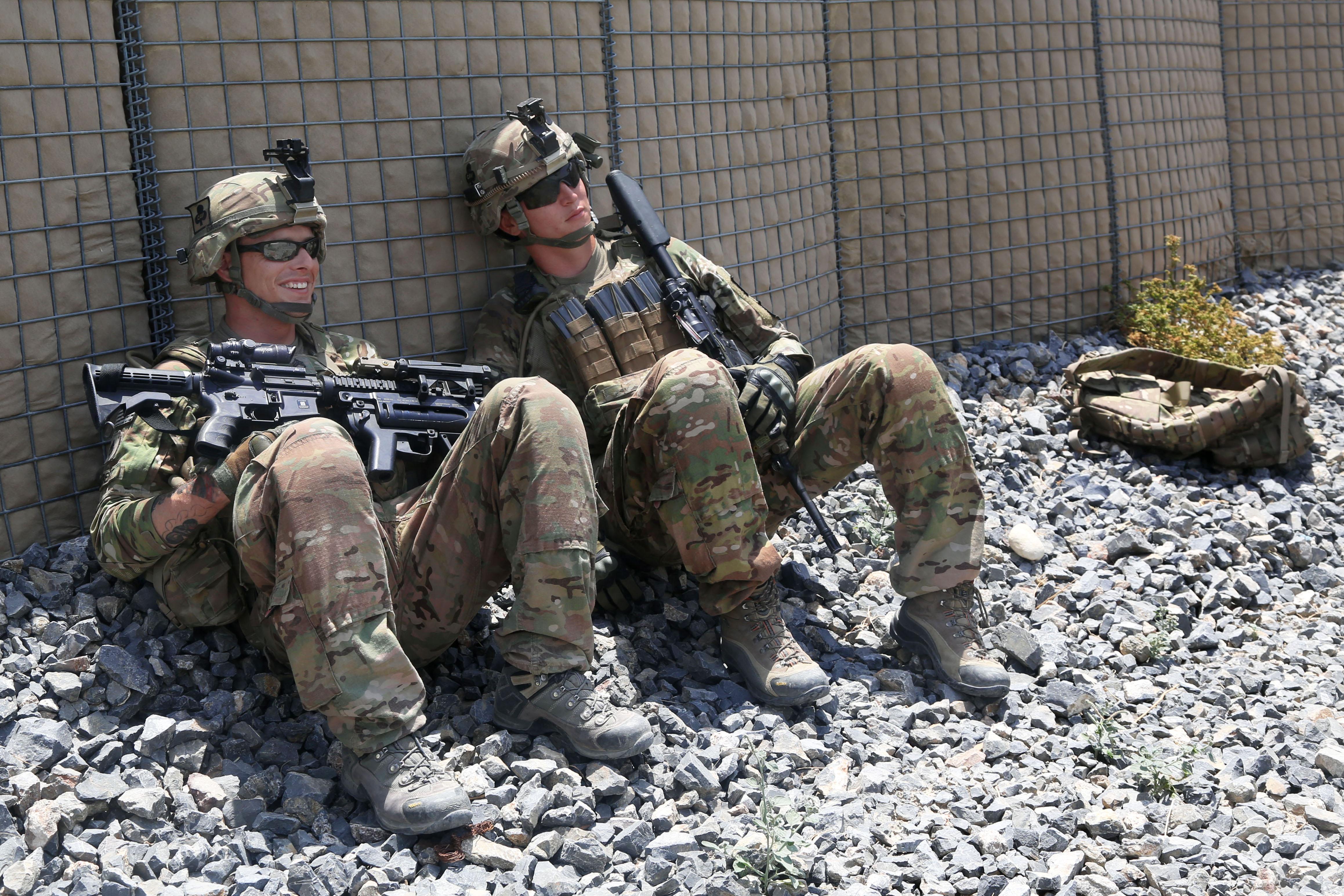 日本警察被美军暴揍！被捕后美专家一席话，彻底激怒日本民众