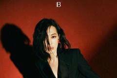 余男深V裙肤白红唇性感 眼神销魂尽显成熟女人魅力