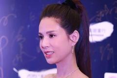 52岁李若彤香肩白嫩身材似少女！为何没跟古天乐在一起