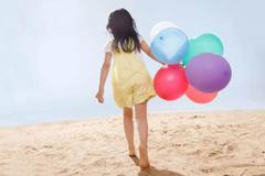 离婚后，妹妹跟了妈妈，姐姐跟了爸爸，10年之后差距很大