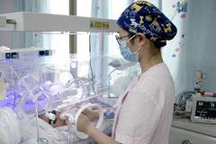 新生儿降临后，前两个小时都在做什么？妈妈的心都要暖哭啦