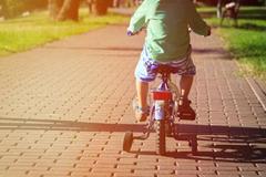 为什么现在的年轻夫妻，几乎都是生儿子？多半是这些原因造成的