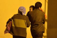 五岁弟弟安慰姐姐：“没关系，爸妈不要我们，长大了我养你”