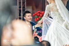 婚礼当天，新娘要六千六下车费，新郎直接把她塞回车：不结就走