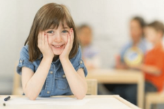 10岁女孩穿“性感衣服”，背后隐藏的是“性教育”缺失，引人思考