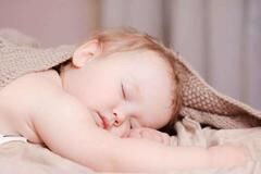 别以为和新生儿聊天是浪费时间，和新生儿说话好处不止一点点