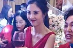 &ldquo;最美丈母娘&rdquo;长啥样？撩发动作惹人爱，网友：新郎压力太大