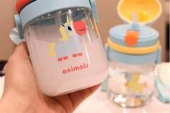 姐俩先后生娃，一个喂母乳一个喝奶粉，孩子的区别有点大