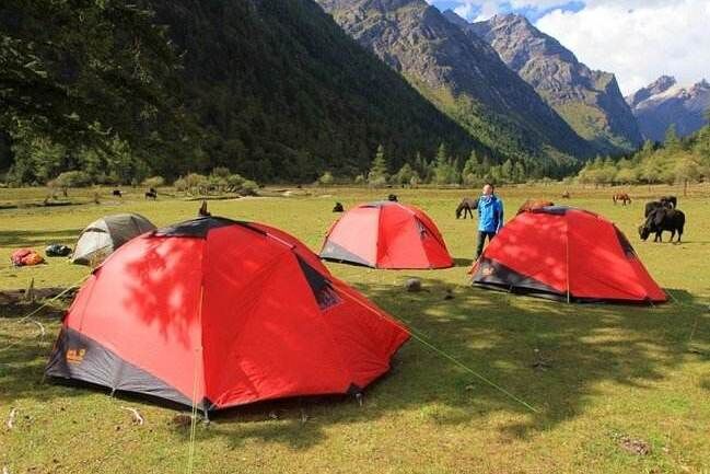 都秋天了毕棚沟还有什么玩的，有人说要去那边住帐篷看红叶 