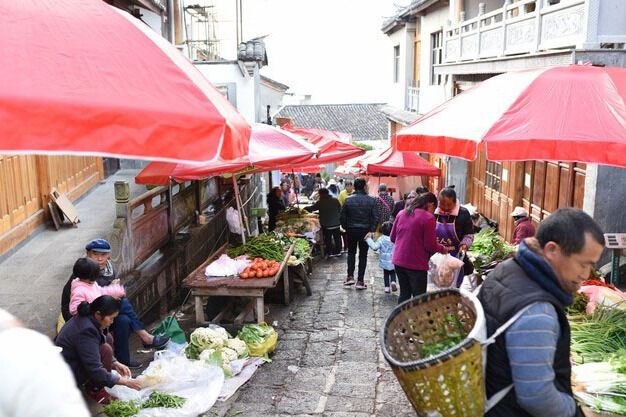 秋天去腾冲怎么玩，早晨去和顺古镇跟早集晚去腾冲热海泡温泉