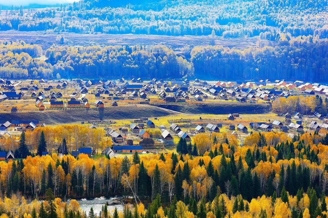 新疆阿勒泰有哪些知名的景点，这里有山有水还有沟，你不好奇吗？