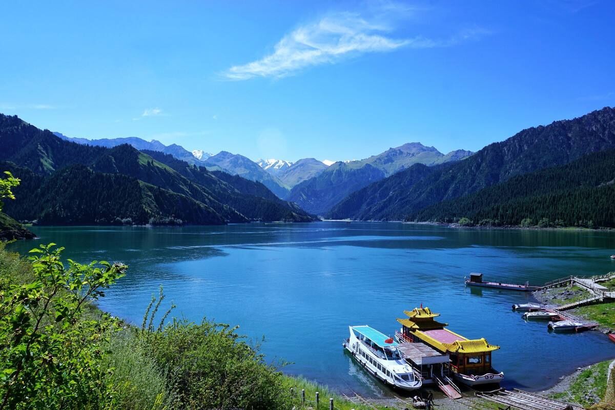 去新疆想要穷游，那就只能去天山天池了