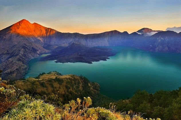 如何攀登龙目岛上的活火山，林贾尼火山徒步攻略
