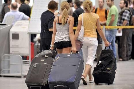 机场转机时，联程和非联程你需要注意什么，中转时如何乘机