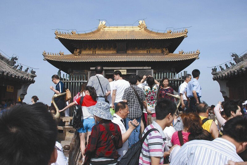 中国的这个景区门票240元，每年光门票收入25亿，普通人真去不起