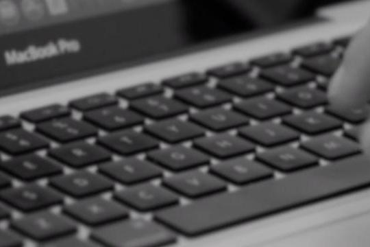 苹果召回 6.3 万台 MacBook Pro 电脑，电池或存燃烧风险