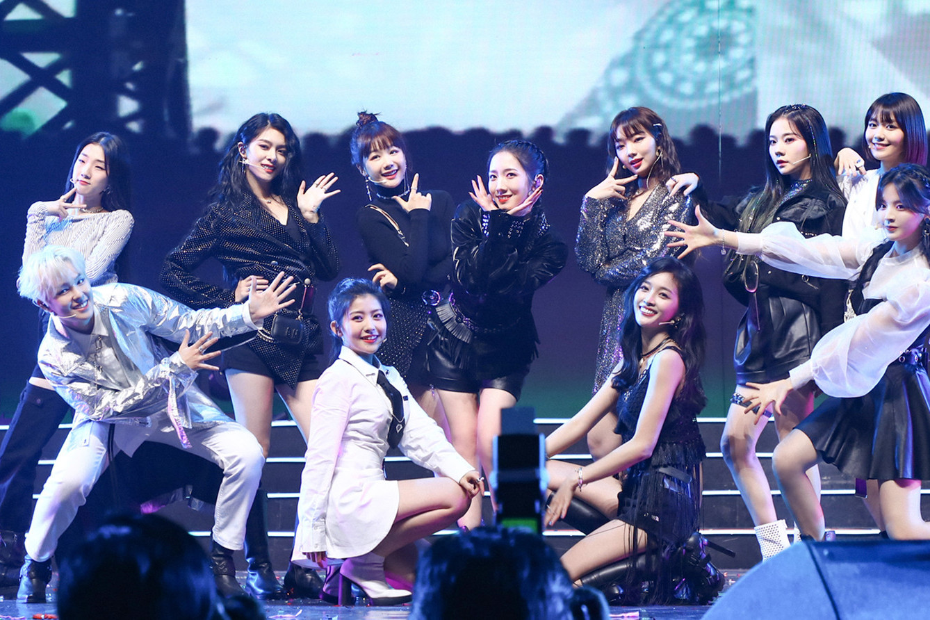 气场大不同！孟美岐酷甜杨超越奶萌，吴宣仪玩性感让人挪不开眼