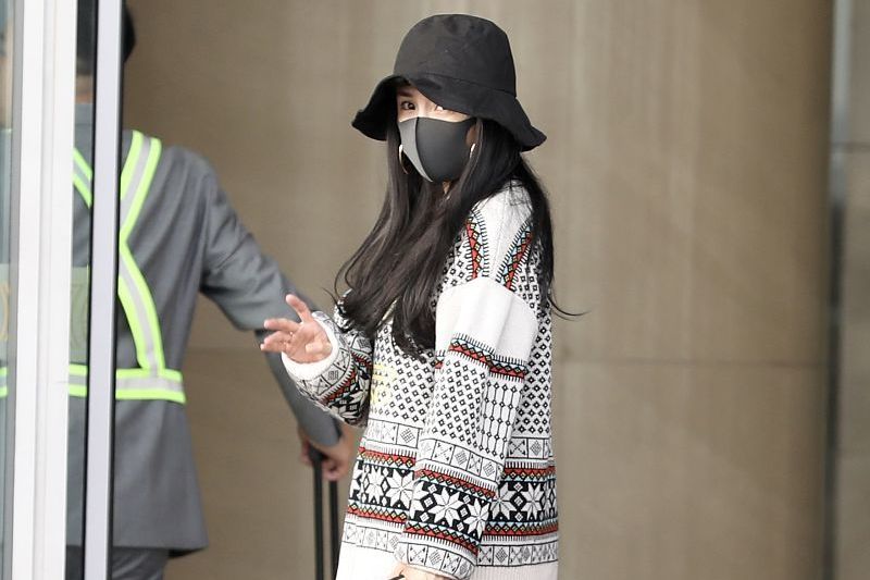 带货女王杨幂玩转过膝袜各类穿搭，解锁“升级版”下衣失踪