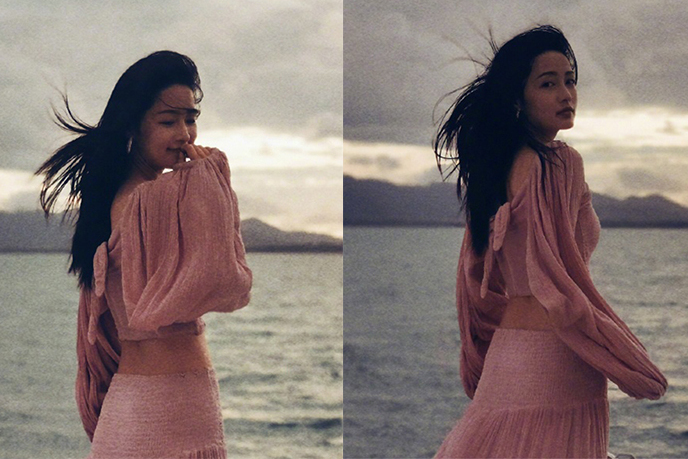 可甜可盐！李沁海边一身度假风穿搭小蛮腰抢镜，捂嘴偷笑很甜美