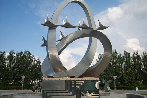 全球最&ldquo;污&rdquo;雕像，&ldquo;美女&rdquo;赤身沐浴河中，当地人评价：伤风败俗