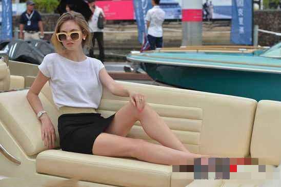 &ldquo;挤爆&rdquo;三亚的俄罗斯人，年轻女性是&ldquo;腰精&rdquo;，看到大妈不忍直视