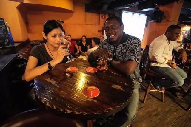 众多中国姑娘到非洲打工，在当地很&ldquo;抢手&rdquo;，被称为&ldquo;梦中情人&rdquo;