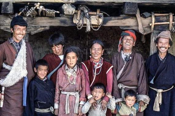 尼泊尔实行&ldquo;兄弟共妻&rdquo;婚姻制，妻子归谁所有？弟弟：我太难了