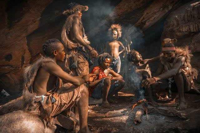 非洲最奇葩的部落，男女都不穿衣服，&ldquo;原装&rdquo;少女竟没人要