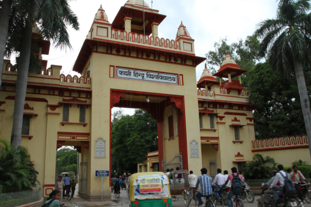 最不拘小节的民族，做任何奇葩事都不意外，女性在大街上从容洗澡