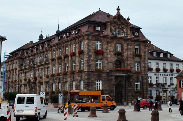 全球最&ldquo;缺人&rdquo;国家，生孩子国家奖励60万