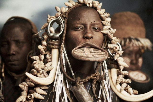 非洲最&ldquo;奇葩&rdquo;部落，男性这个部位越&ldquo;大&rdquo;，女性就越喜欢