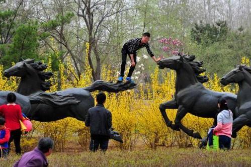 欧洲人素质高？看看他们在中国做的&ldquo;好事&rdquo;，网友：脸在哪？