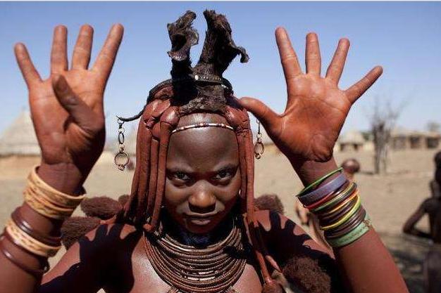 非洲辛巴族，当地女性以&ldquo;裸为美&rdquo;，游客去了之后羞红了脸