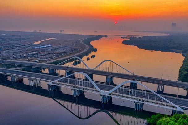 “穿过”黄河的世纪工程，难度不输三峡大坝，外媒称：中国太厉害