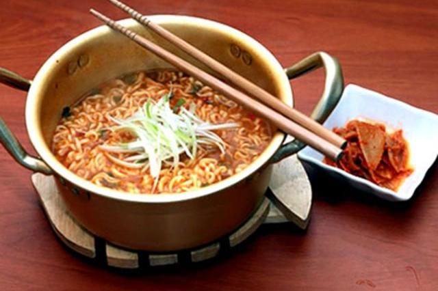 前方“真香警告”，泡面“卷土重来”，中国吃货再创世界第一